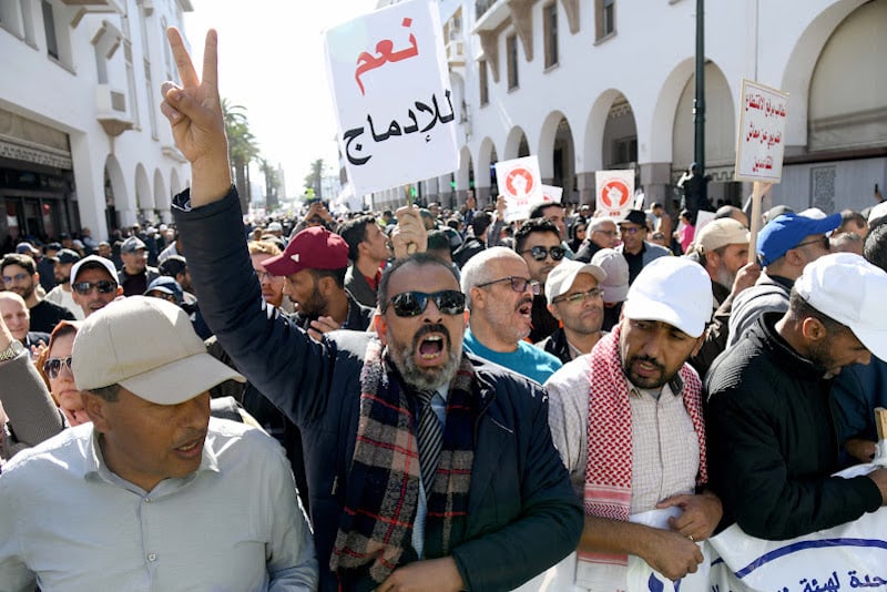 الأساتذة يردون على الحكومة ووهبي بالاستمرار في الإضراب والوقفات الاحتجاجية بمختلف المدن
