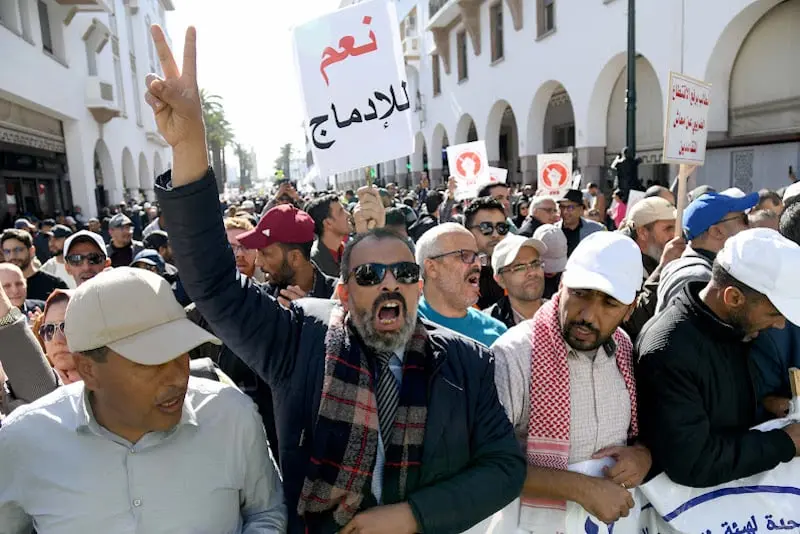 الأساتذة يردون على الحكومة ووهبي بالاستمرار في الإضراب والوقفات الاحتجاجية بمختلف المدن
