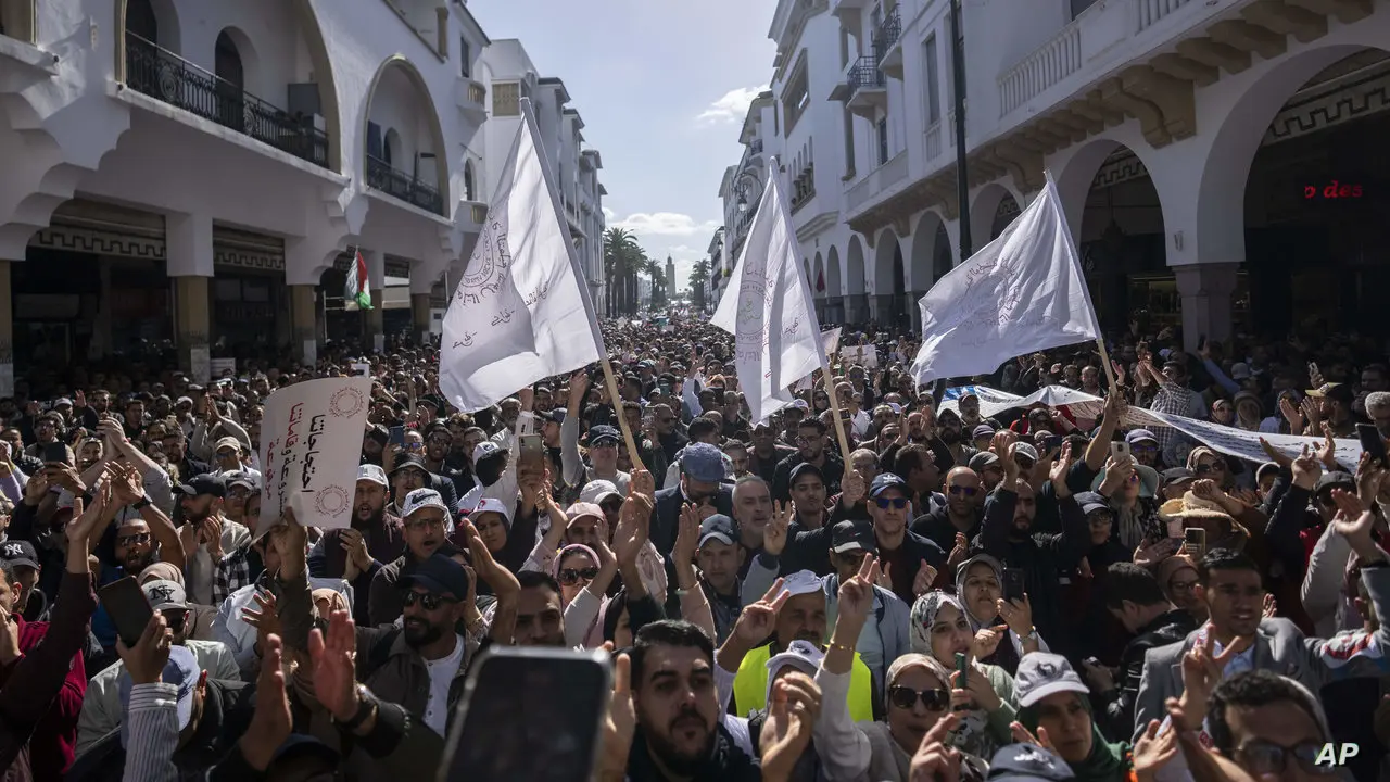 تنسيقيات تعليمية تعلق إضراباتها مؤقتا وترمي الكرة بملعب الوزارة لإنقاذ الموسم الدراسي