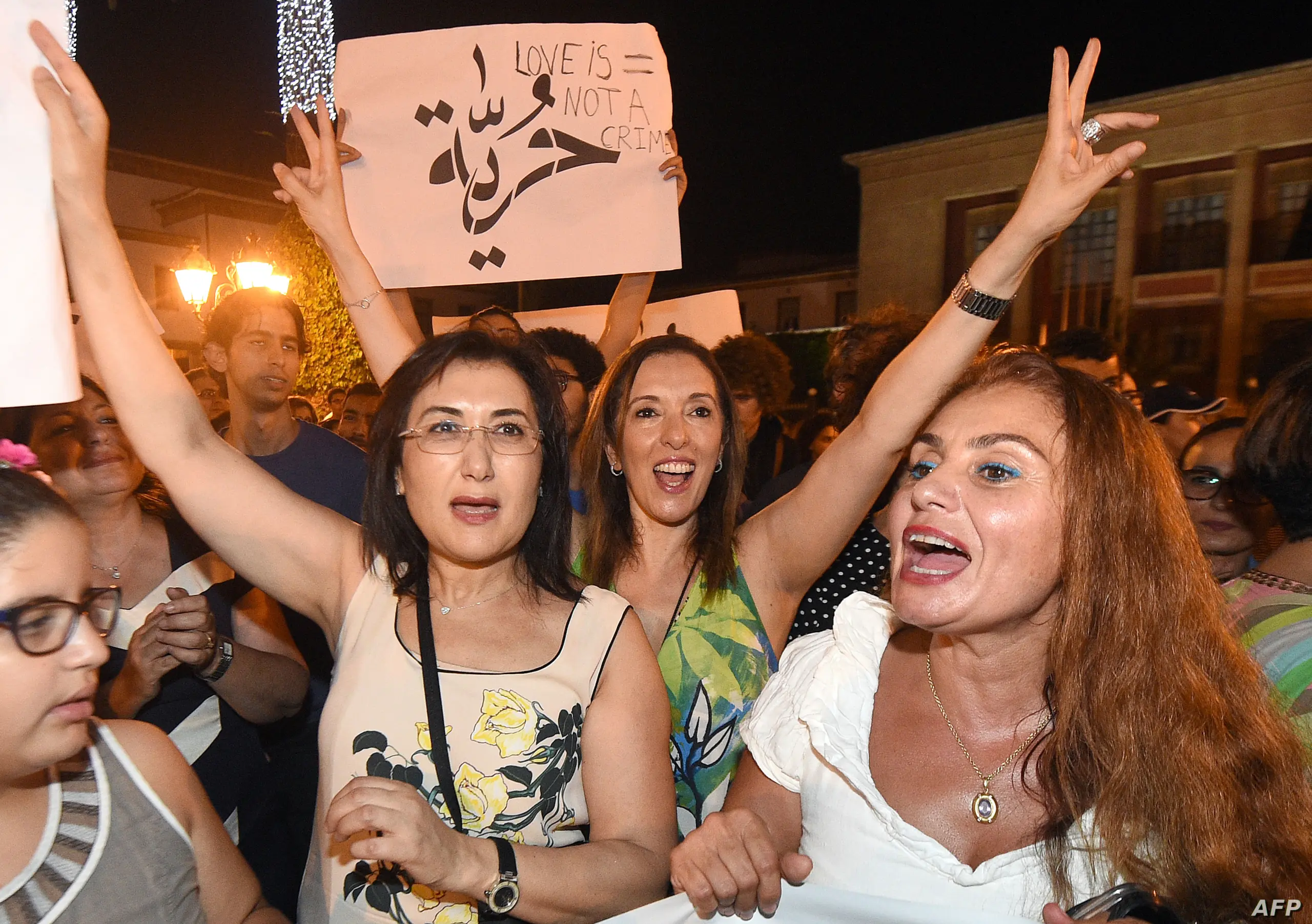 غالبيتهم أقروا بانتهاك حرياتهم الفردية.. نصف المغاربة مع “تجريم” العلاقات الرضائية والإفطار العلني