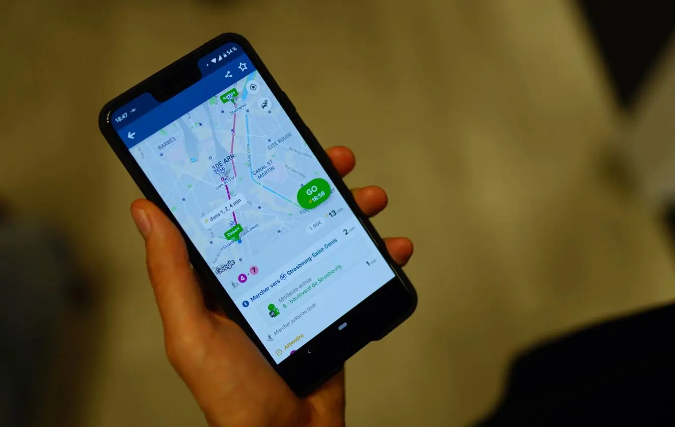 مهنيون يرفضون تقنين النقل “السري” بالتطبيقات ويطالبون برقمنة خدمات وسائل النقل القانونية