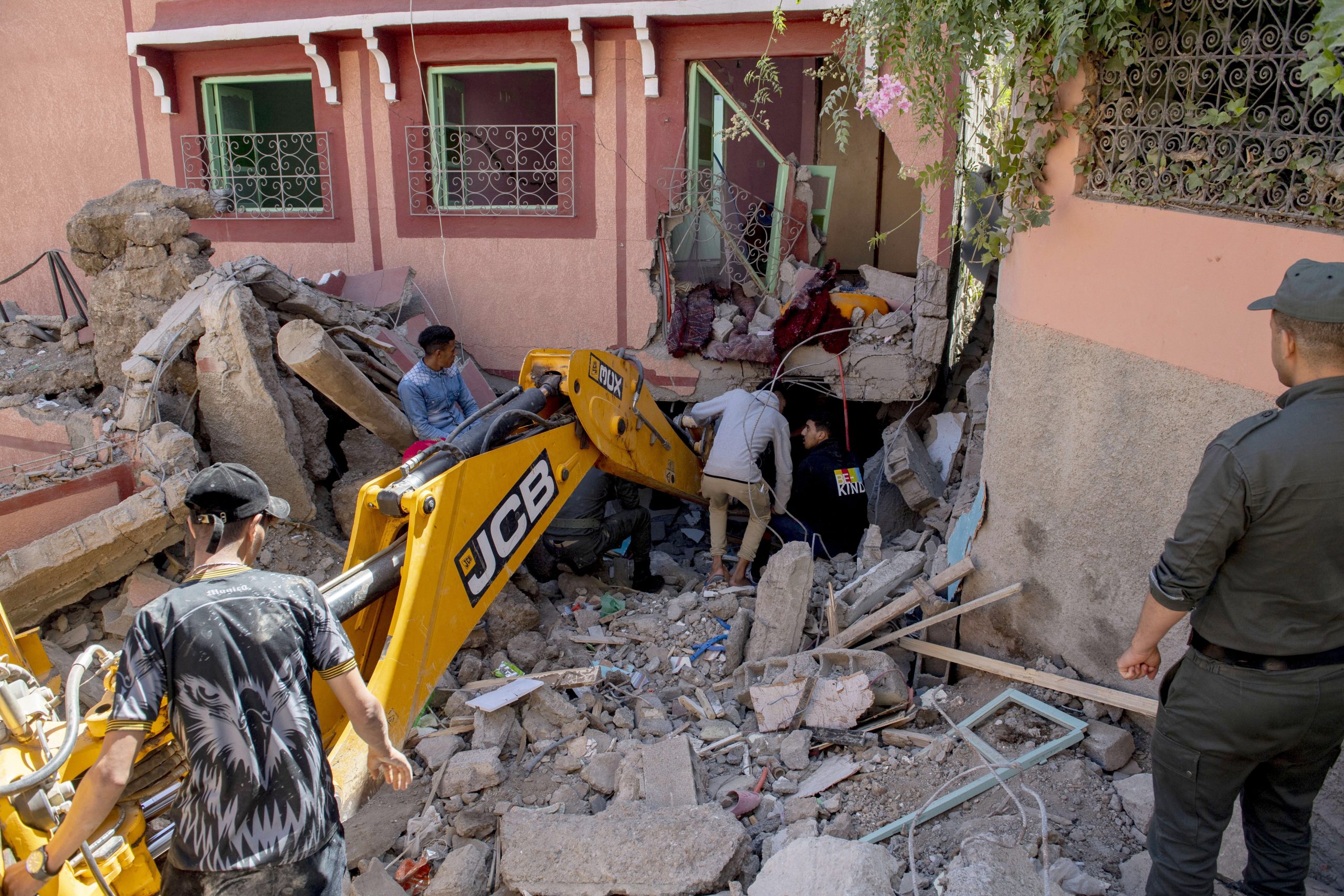 استمرار عملية التحديد الدقيق للمساكن المتضررة بالزلزال بأمزميز