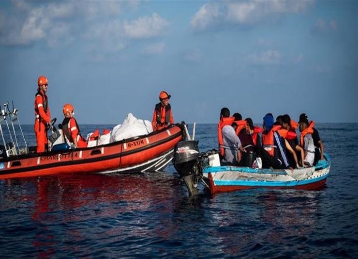 خفر السواحل الإيطالي ينقذ أكثر من 570 مهاجرا