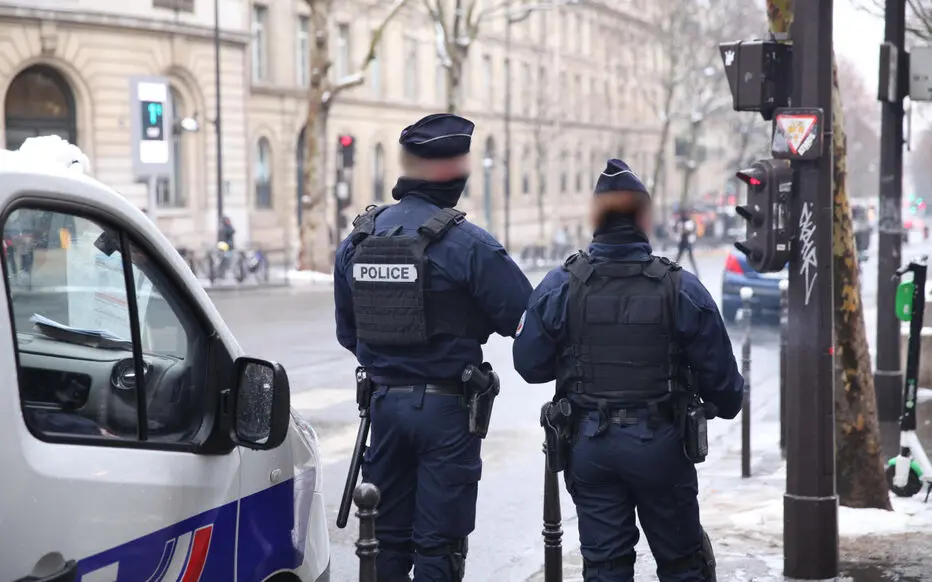 قتيل وجريحان في هجوم بالسلاح الأبيض بباريس