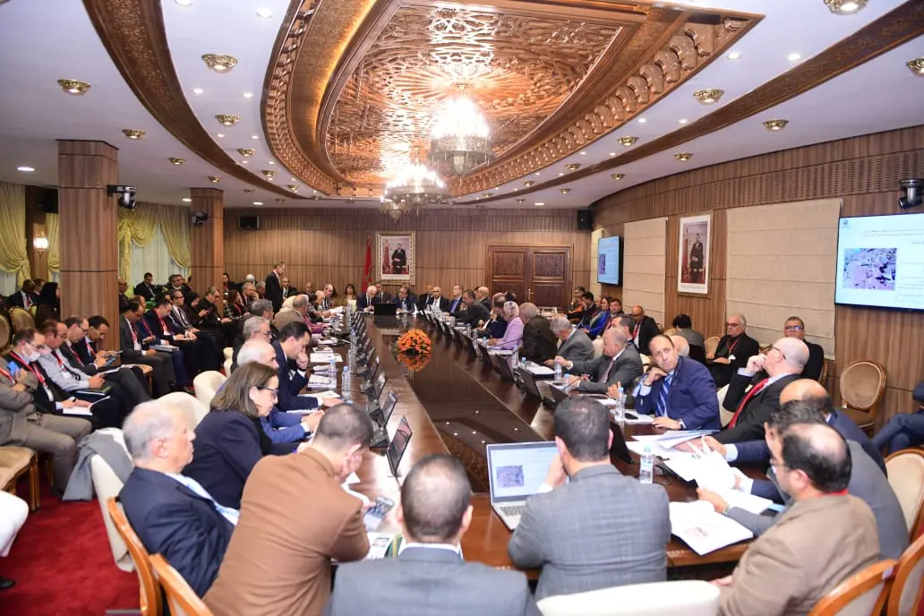 مستشارون برلمانيون: الحكومة استسْلمت للأزمات وقانون المالية يدفع الطبقة الوسطى نحو الهاوية