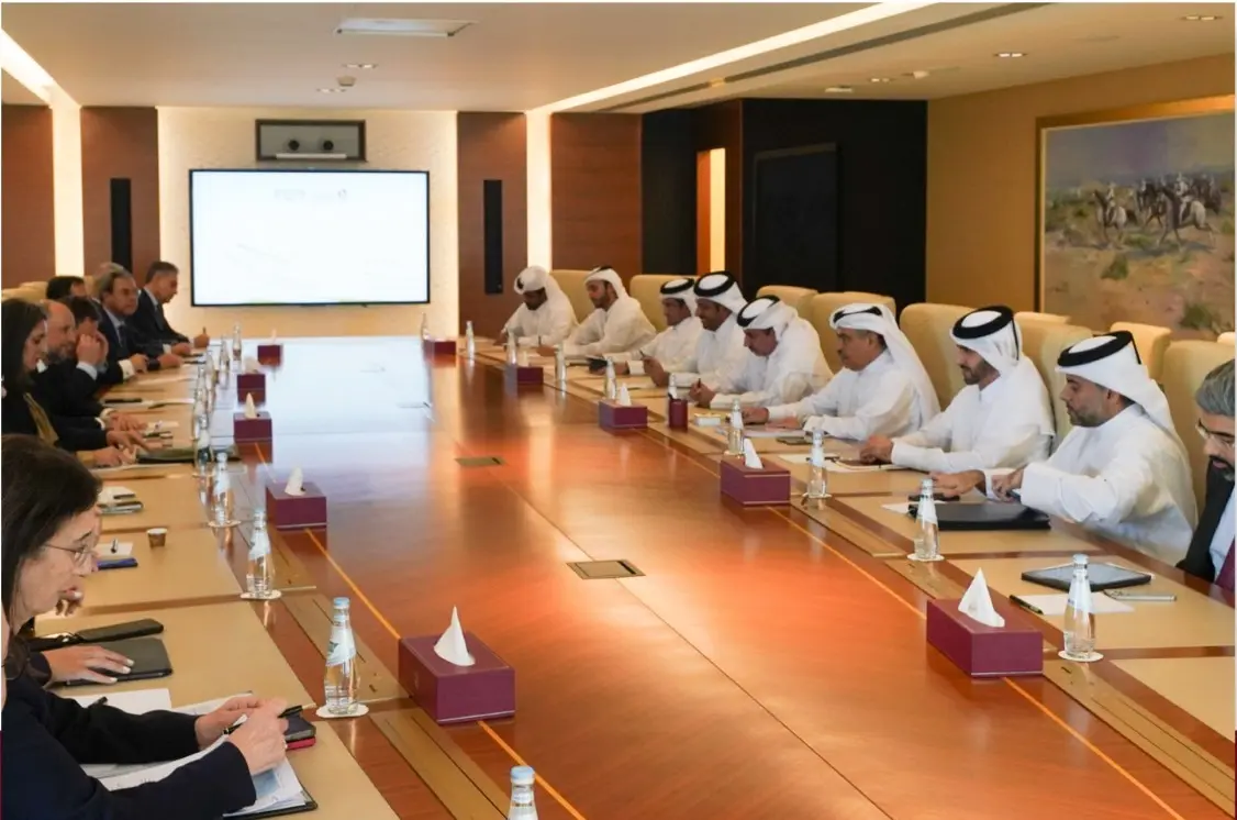 5 وزراء مغاربة يحلون بقطر ويعقدون اجتماعا مع مسؤولين بالدوحة