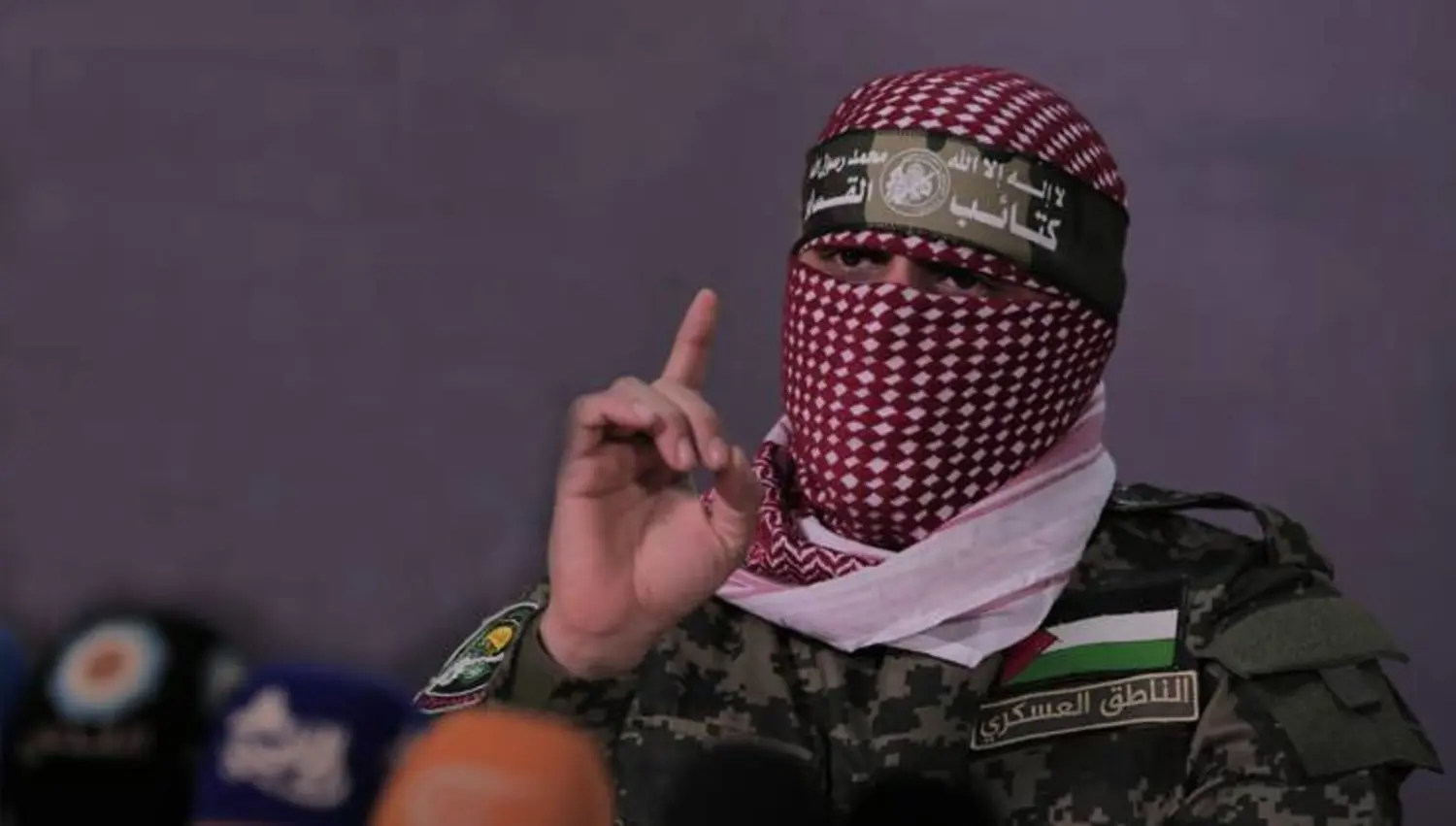 أبو عبيدة.. صاحب الكوفية الحمراء ذو الهوية السرية