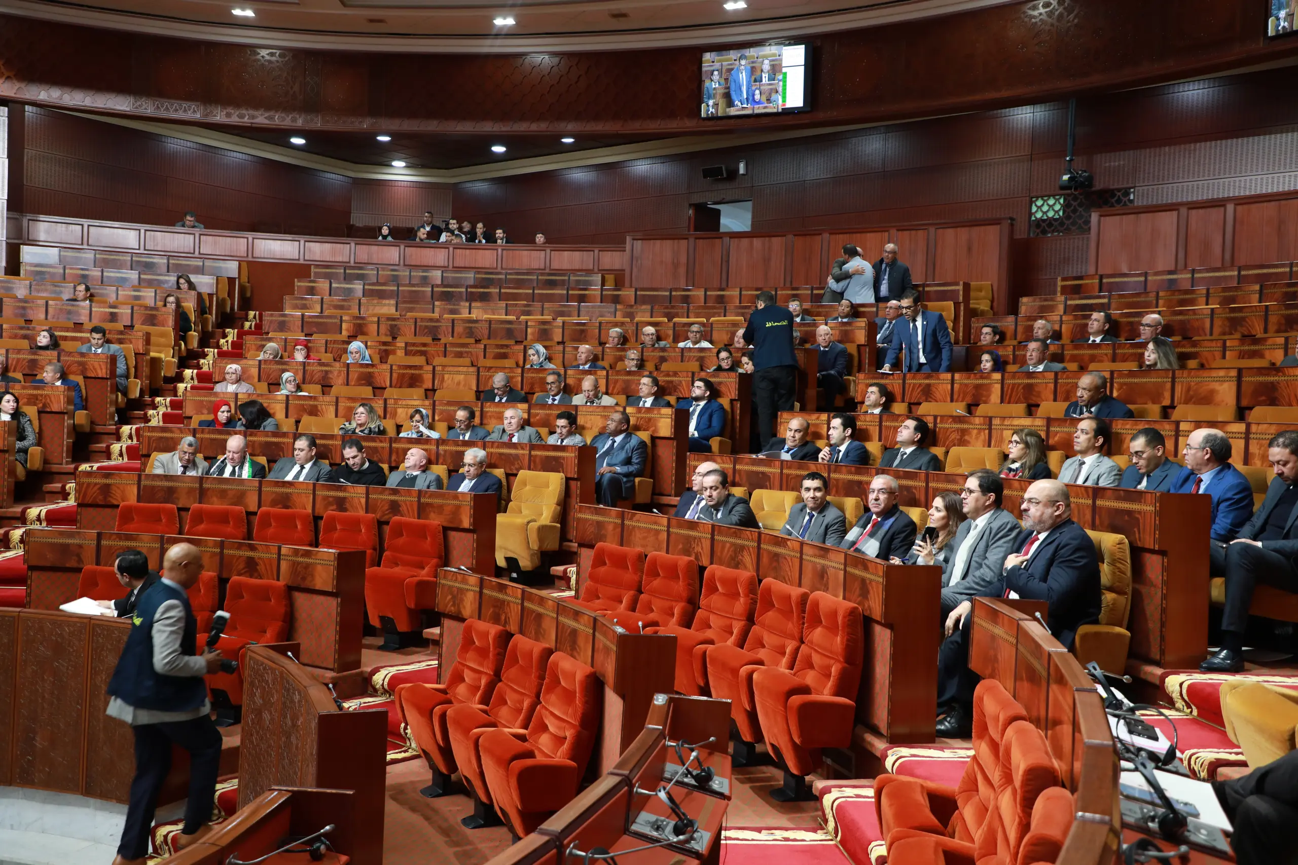 مبادرة تشريعية تُطوِّق حالات التنافي بين عضوية الحكومة ورئاسة الجماعات المحلية