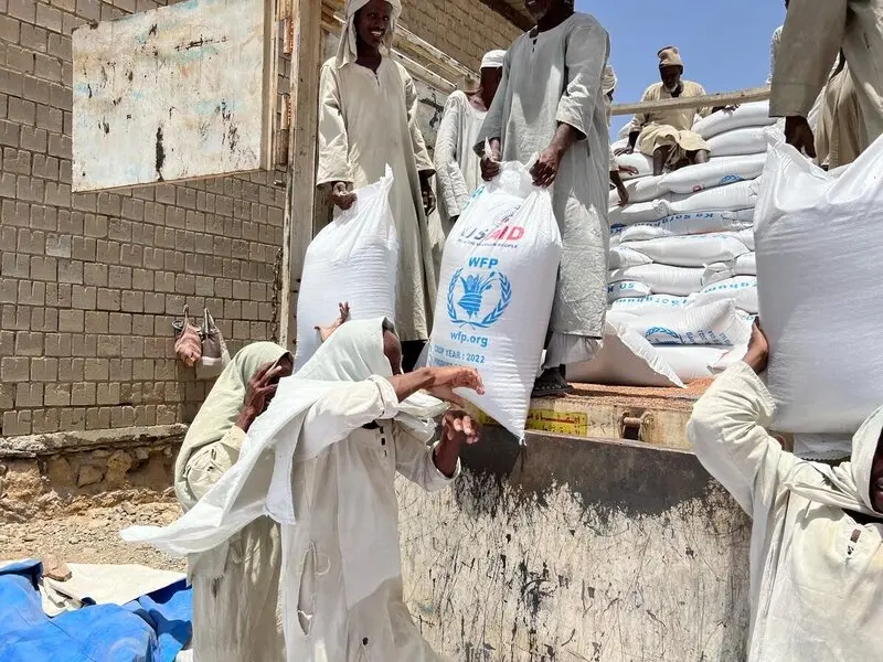 برنامج الأغذية العالمي يعلق مؤقتا مساعداته بالسودان