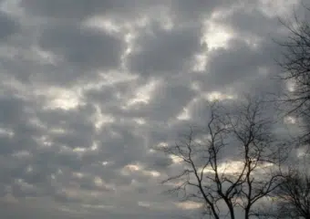طقس الإثنين.. سحب كثيفة وأمطار بهذه المناطق