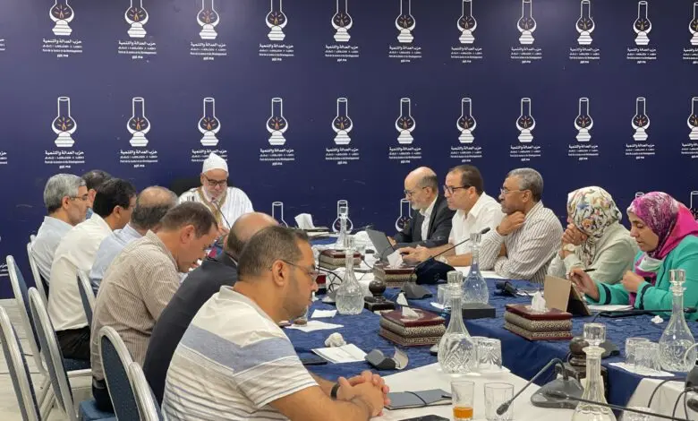 البيجيدي يدعو الأساتذة للعودة للمدارس وإخراج المرسوم الجديد للنظام الأساسي