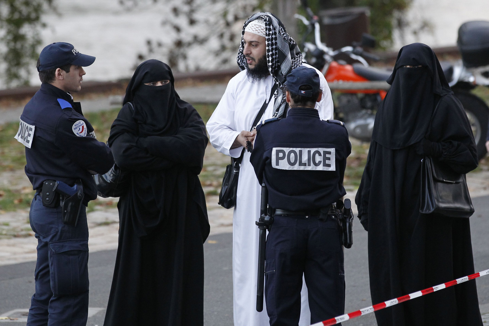 فعاليات إسلامية تحتج بفرنسا ضد منع استقدام أئمة من المغرب