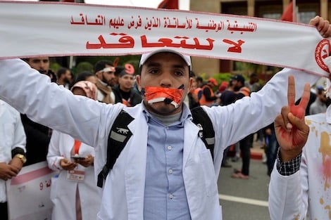 أساتذة التعاقد بمراكش يحتجون بالشموع