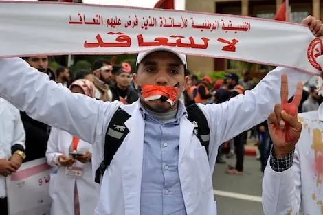 أساتذة التعاقد بمراكش يحتجون بالشموع