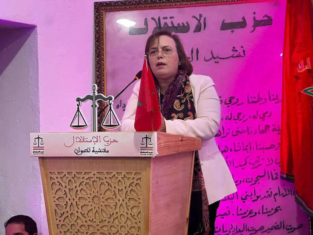 حيار تستغل صفتها الوزارية للترويج لنشاط حزبي شاركت به