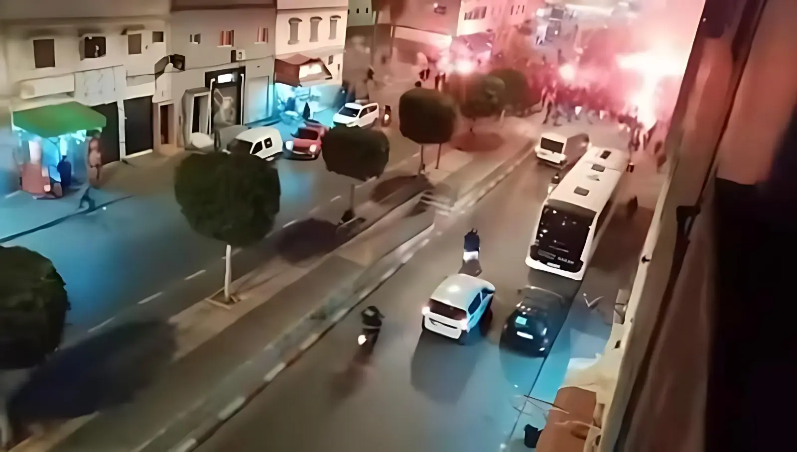 الجانب الأسود لـ”الألتراس” يظهر مجددا بشوارع البيضاء قبل الديربي