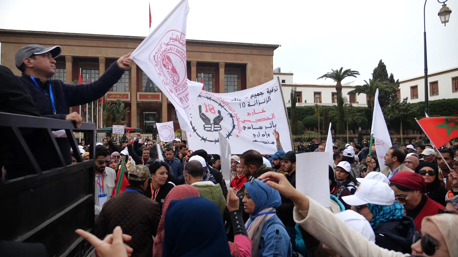 عودة الأساتذة للشوارع بسبب التوقيفات تعيد مطالب الحوار قبيل عيد الشغل
