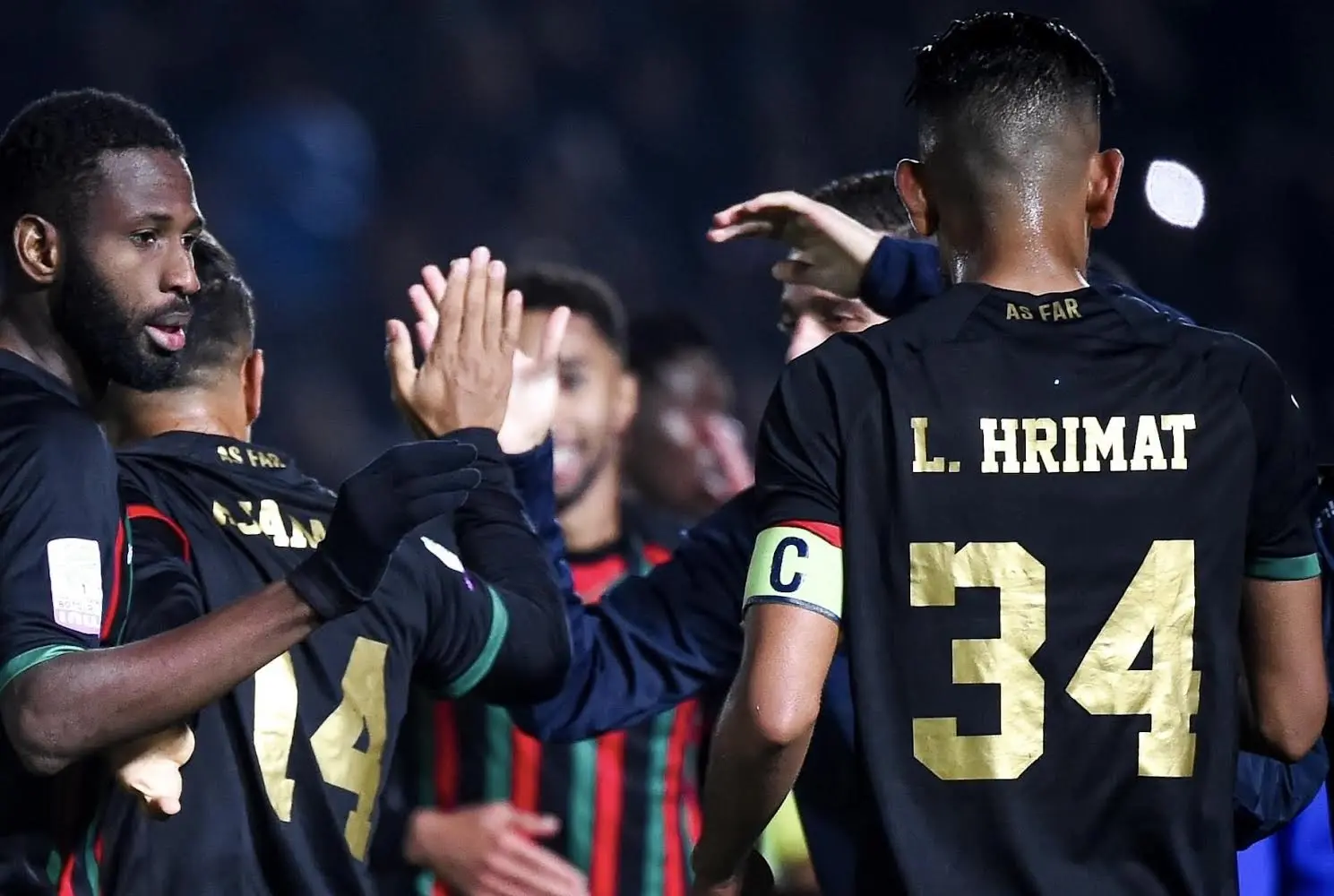 الجيش الملكي يلتحق بالرجاء في صدارة الدوري