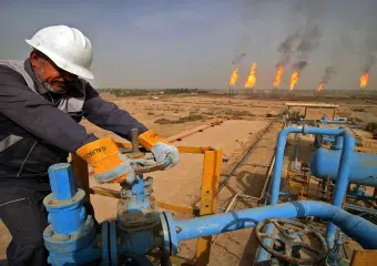 النفط يتراجع قليلا وسط تصاعد التوترات في الشرق الأوسط