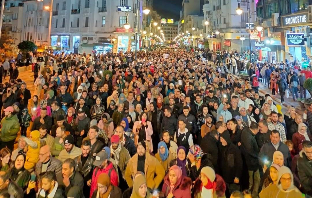 “توقيف الأساتذة”.. مسيرات ليلية رافضة وبنموسى مطلوب أمام البرلمان