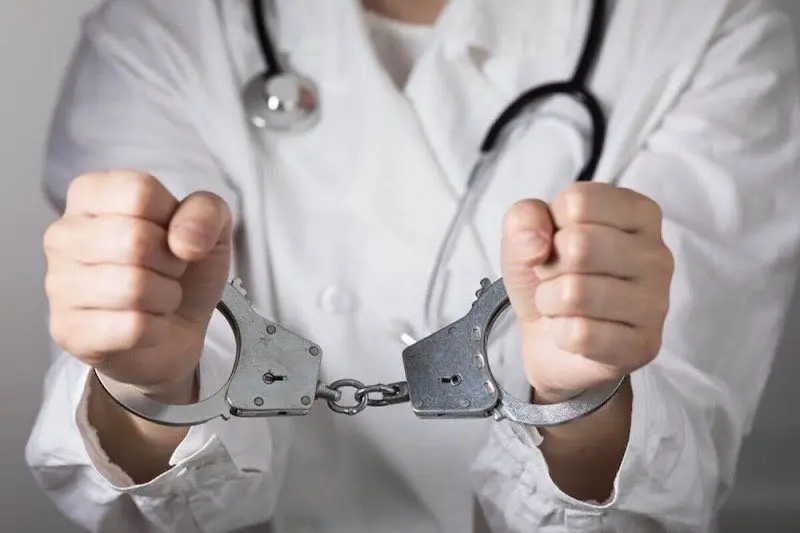 توقيف طبيبة بالدار البيضاء متهمة بالارتشاء والتزوير