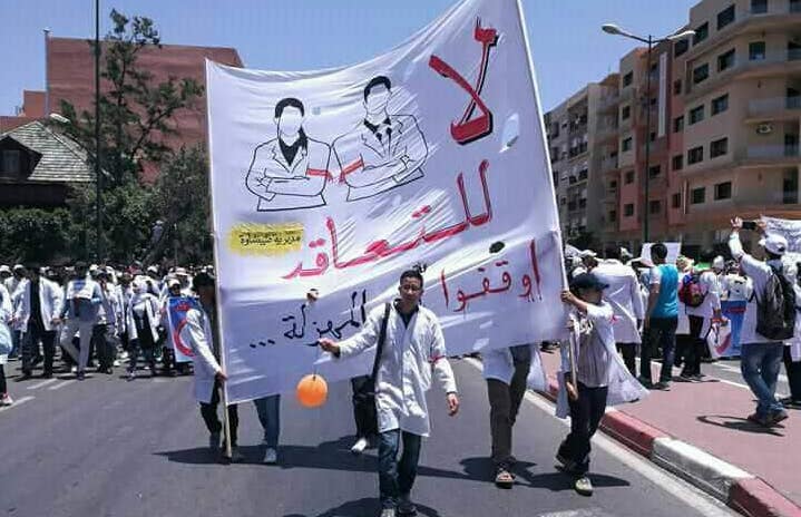 أساتذة التعاقد يعلنون “مواصلة النضال” ويرفضون خطة الوزارة لتنظيم السنة الدراسية