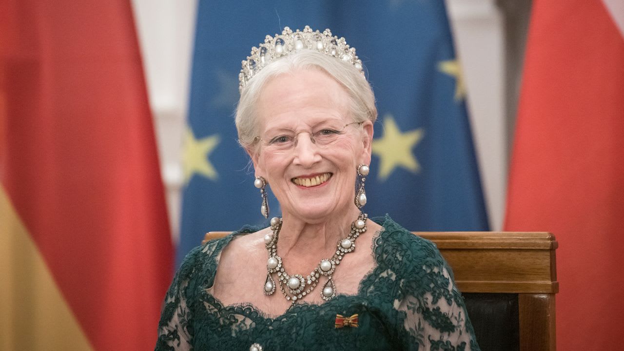 ملكة الدنمارك تتنازل عن العرش
