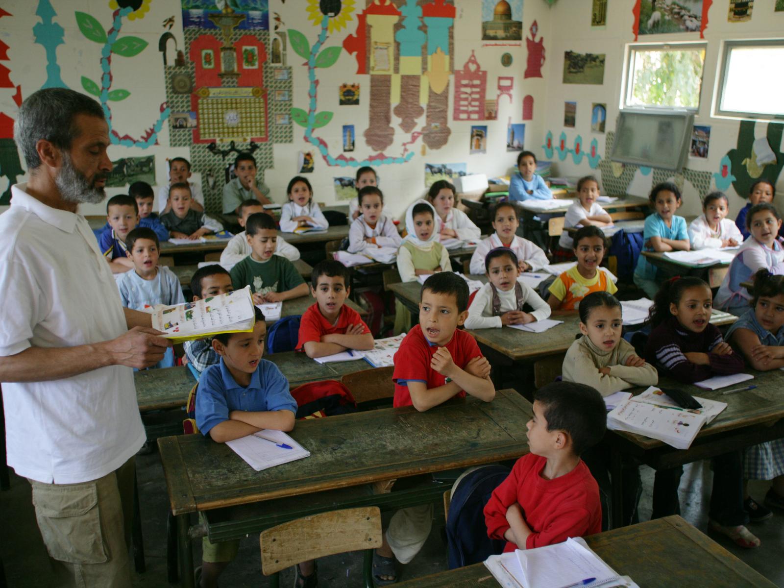 عودة الحياة إلى المدارس المغربية وتنسيق التعليم يعلق الإضرابات
