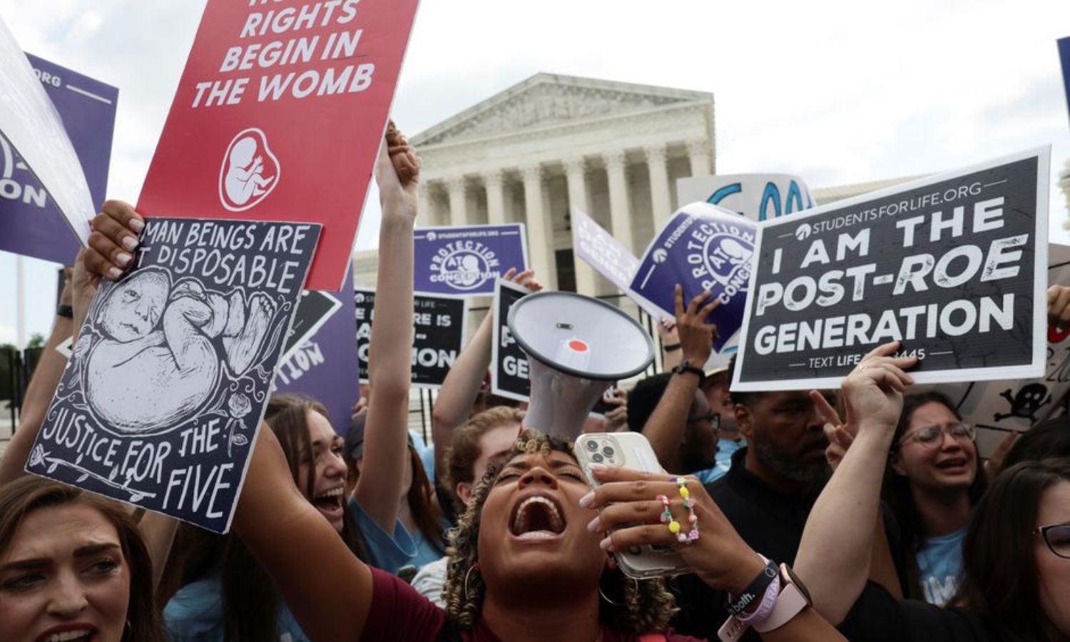 تقييد إجهاض الناجيات من الاغتصاب يؤدي لـ”عواقب مدمِّرة” بأمريكا