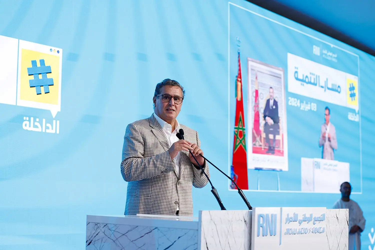 الحكومة تُدافع عن “المغرب الأخضر” وأخنوش يُبرئ المخطط من استنزاف الماء