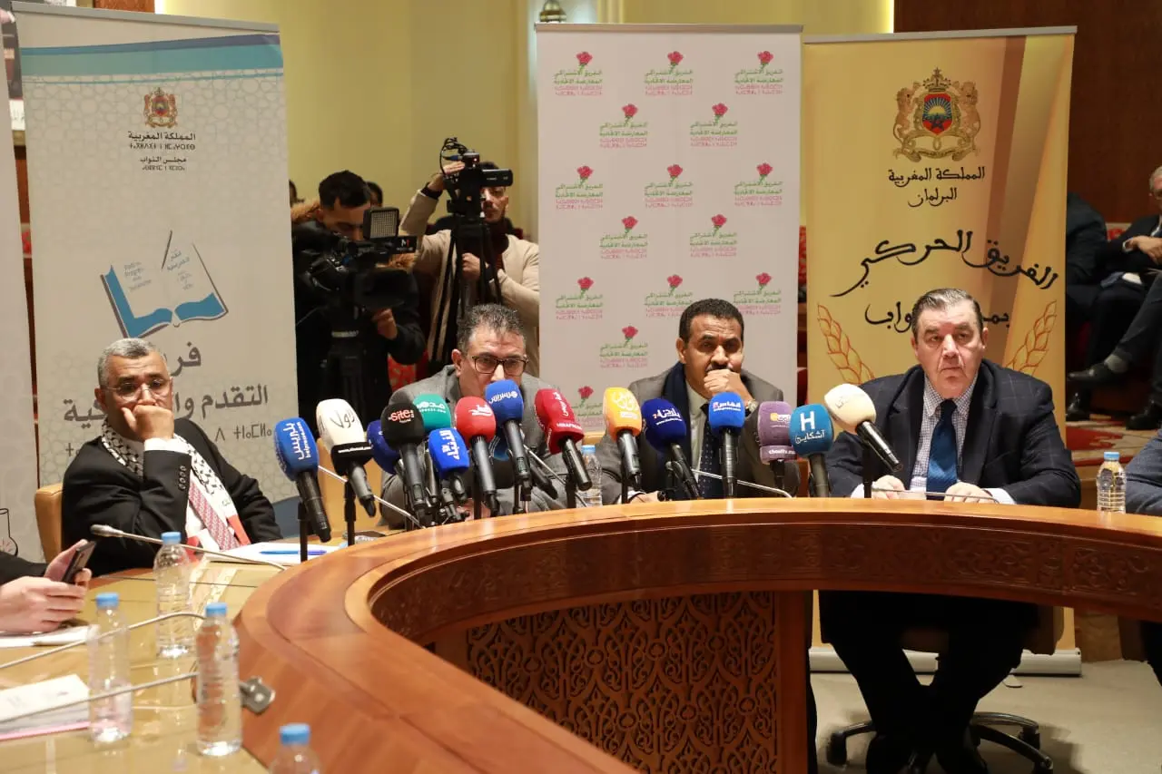 المعارضة تتبرأ من “حصيلة الخريف” وتتهم الحكومة بتعطيل البرلمان وقتل السياسة