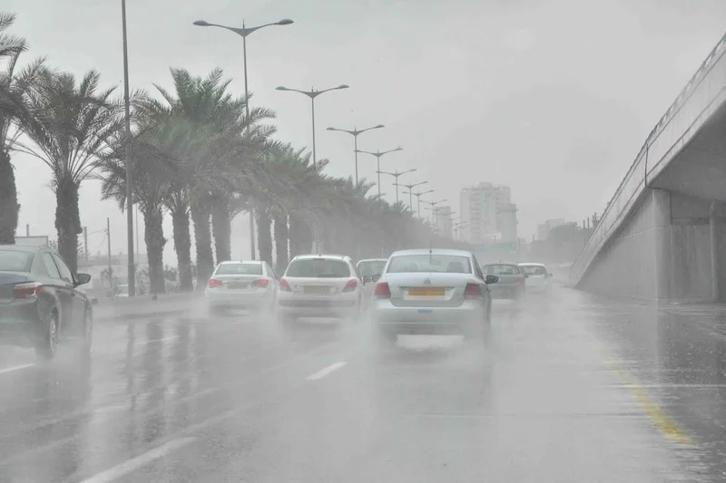 طقس الجمعة.. أمطار رعدية بأغلب جهات المملكة