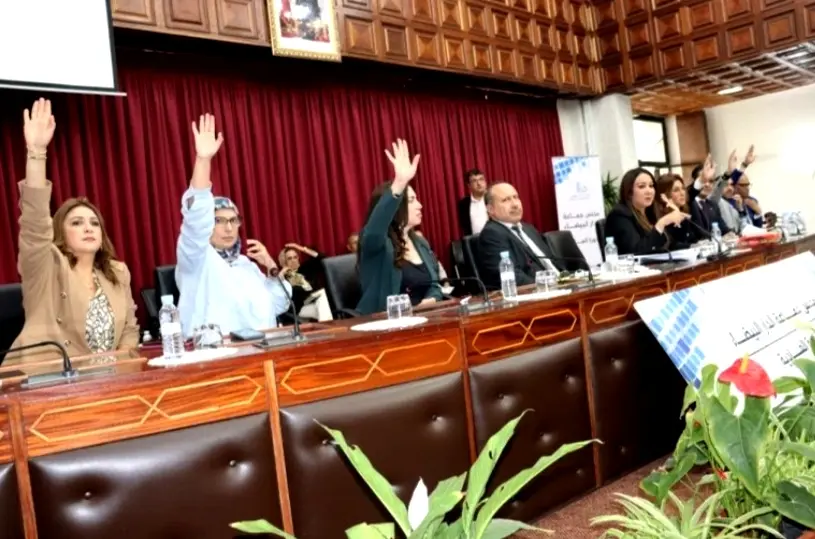 جماعة البيضاء تحدد تسعيرة تذاكر الباصواي و”البيجيدي” ينتقد نقاطا مفوتة