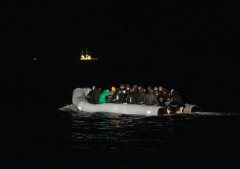 المغرب يعترض قاربا يحمل جثة و121 مهاجرا بالداخلة
