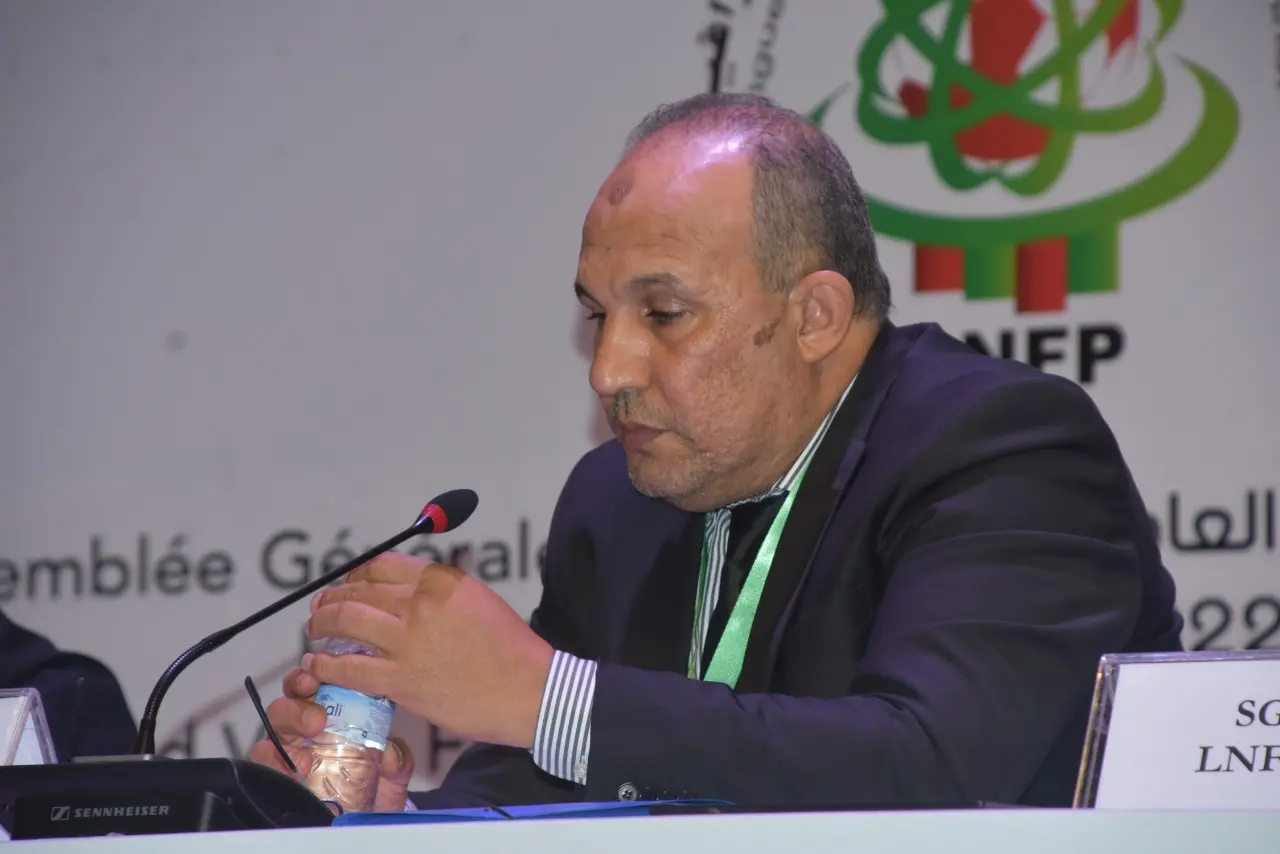 الرجاء يُنذِر بلقشور بسبب عدم امتثال العصبة الاحترافية لقرار “فيفا”