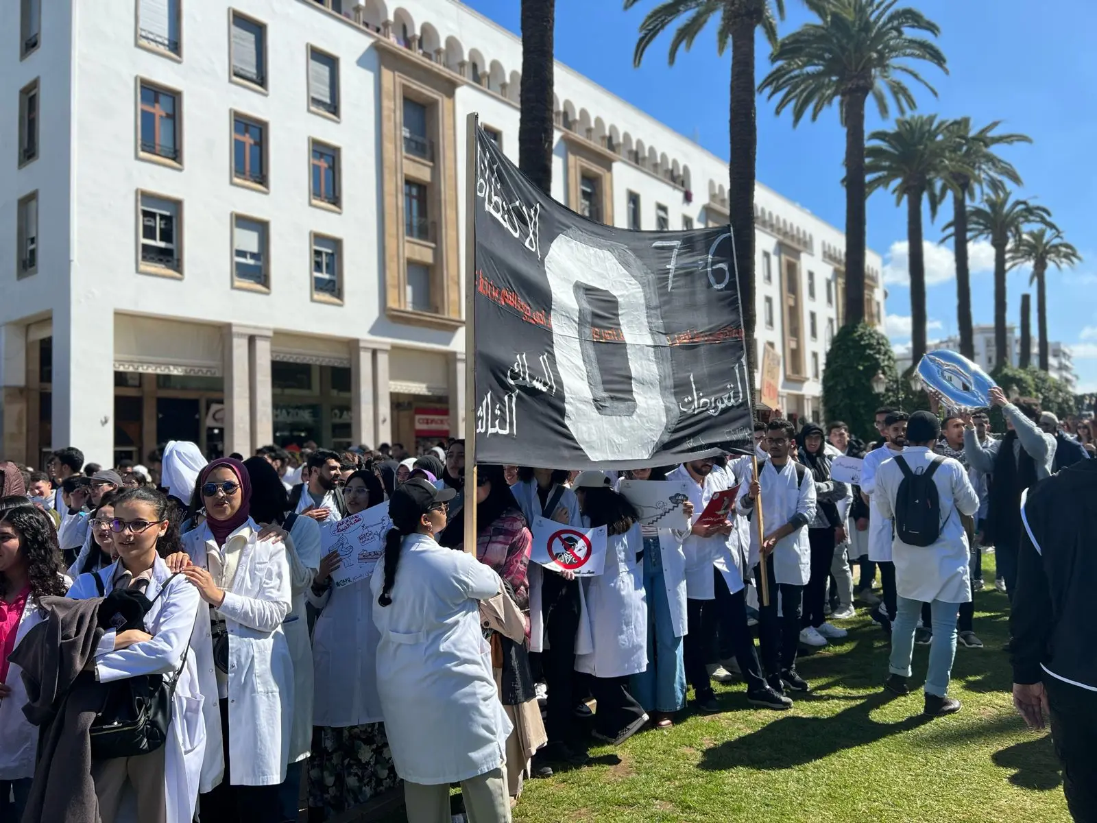طلبة الطب يصعِّدون ضد تهديدات ميراوي وآيت الطالب ويرفضون العودة للجامعات