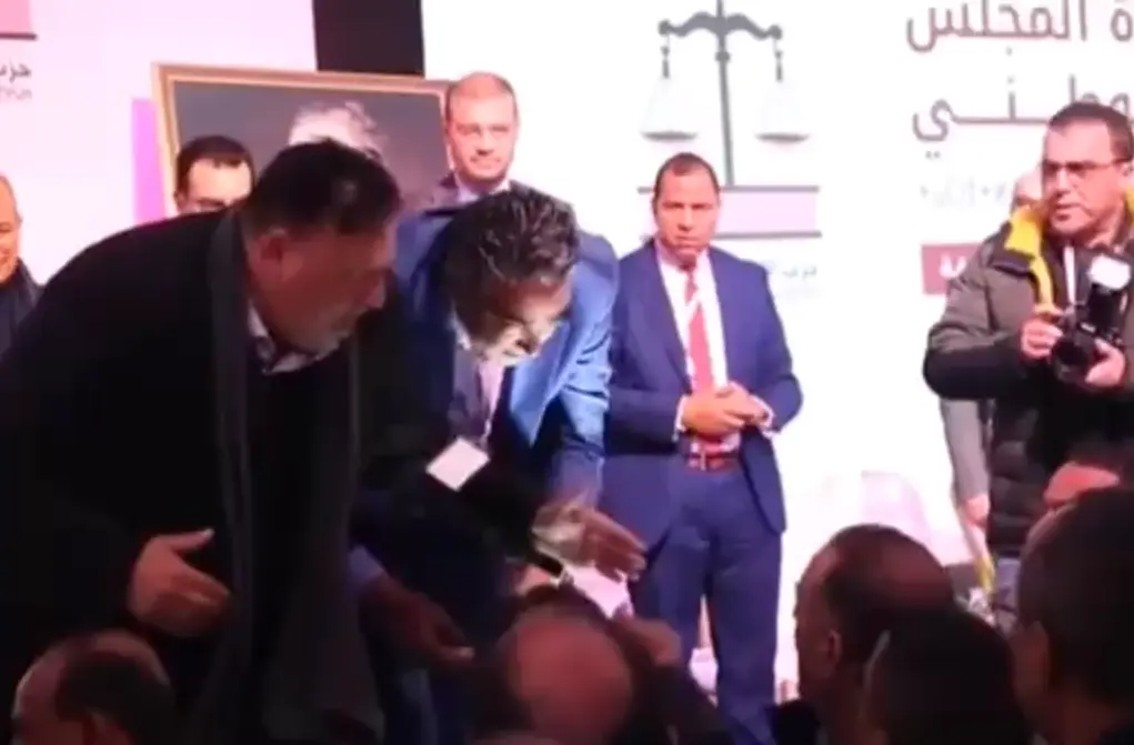 صفع برلماني.. الاستقلال يوقف عضوين من اللجنة التحضيرية