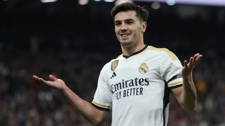 تشابي ألونسو 19 دياز يحسم مستقبله ويفضل مقاعد بدلاء ريال مدريد على الرحيل