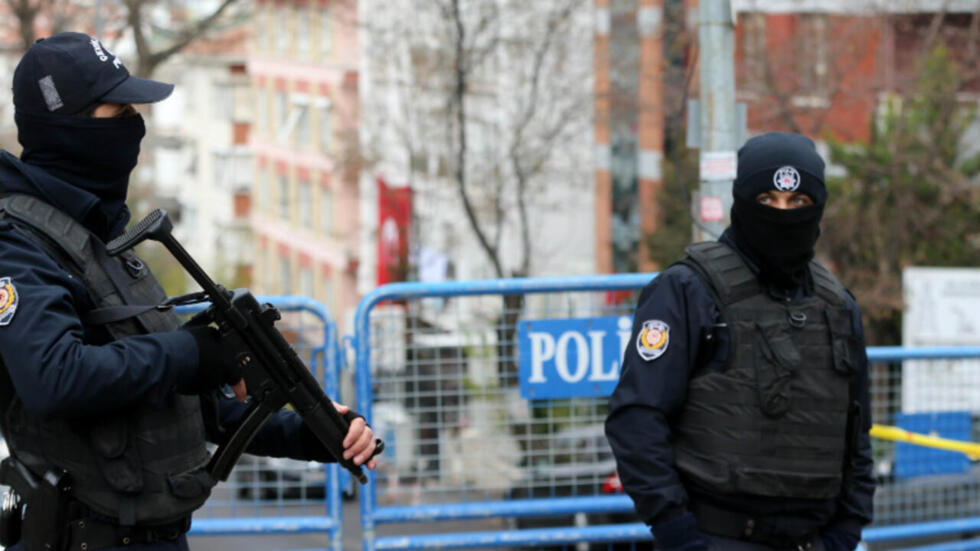تركيا توقف 33 شخصا من تنظيم داعش