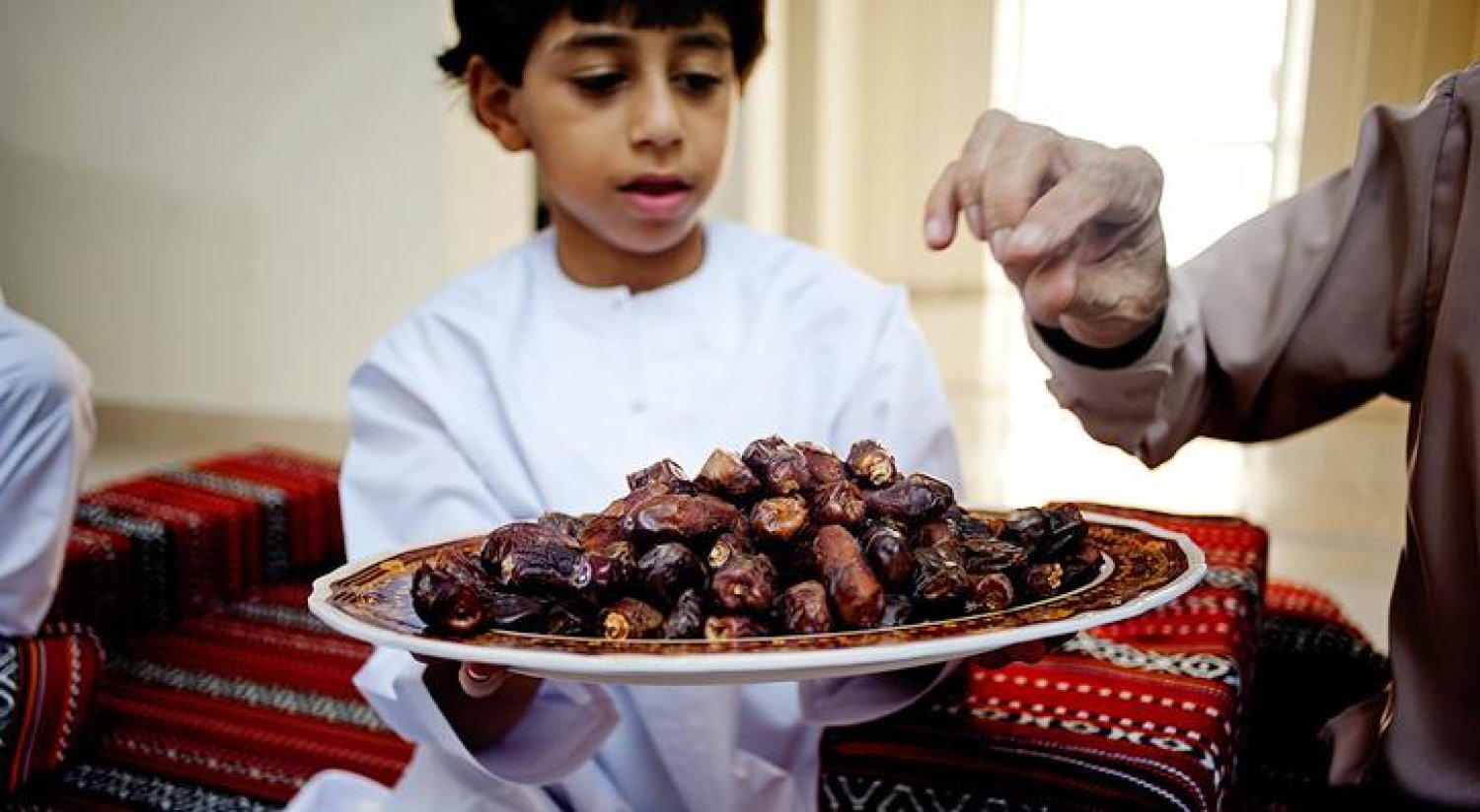 رمضان يجذب انتباه الأطفال لاستكشاف الطقوس الدينية لعالم البالغين