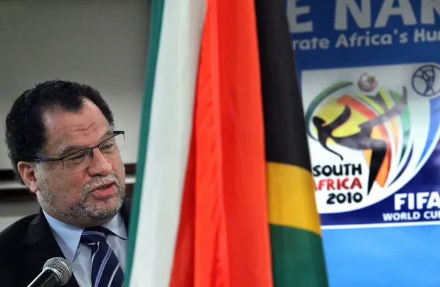 “الكاف” قلقة بعد مداهمة وحدة الجرائم التجارية لمقر اتحاد جنوب إفريقيا