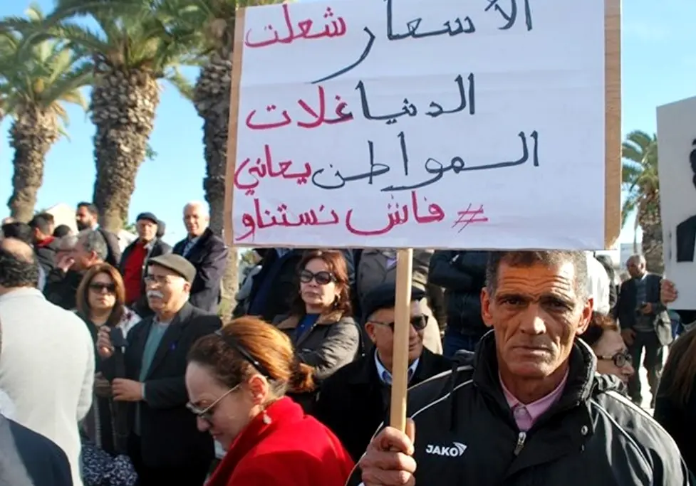 “الاحتكار” يُفاقم موجة الغلاء ودعوات لتشديد مراقبة “التجار الكبار”