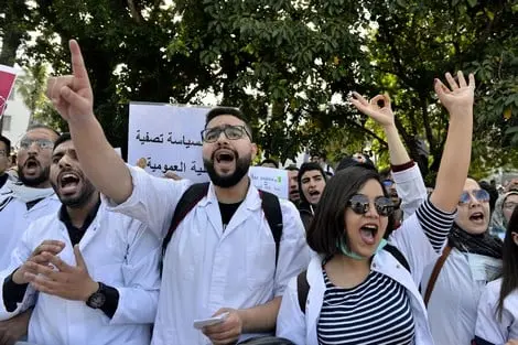 مطالب على طاولة أخنوش للإشراف على حوار بين طلبة الطب والوزارت