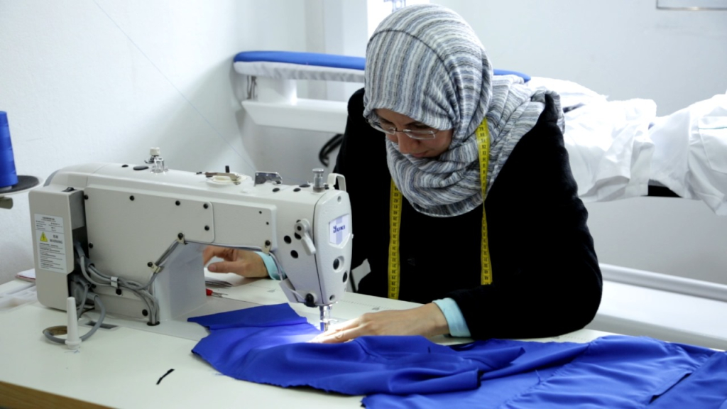 “تاء التأنيث” تقترب من المناصفة.. 44% من شغيلة الصناعة نساء