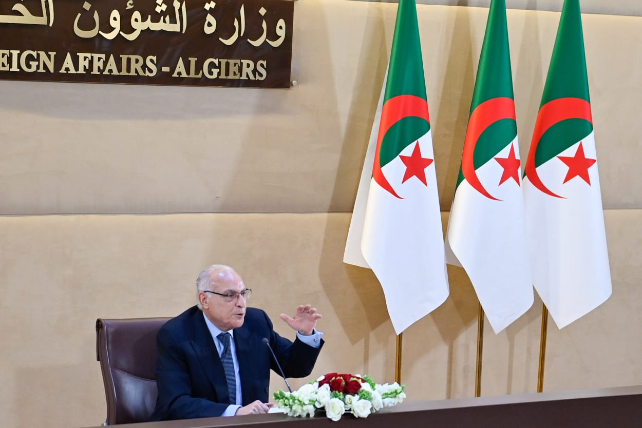الجزائر “تُقرُّ” بتسرعها وتُنهي أزمة نزع المِلكية ونور الدين: وجب عليها الاعتذار