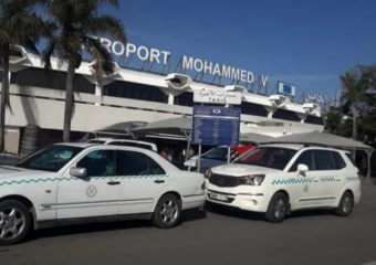 تقنين رحلات سيارات الأجرة بمطار محمد الخامس يشعل غضب مهنيين