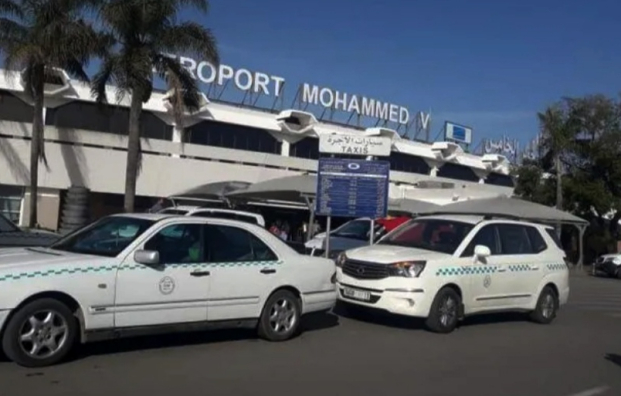 تقنين رحلات سيارات الأجرة بمطار محمد الخامس يشعل غضب مهنيين