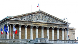 البرلمان الفرنسي يتبنى مقترح قرار يدين “مجزرة باريس 1961”