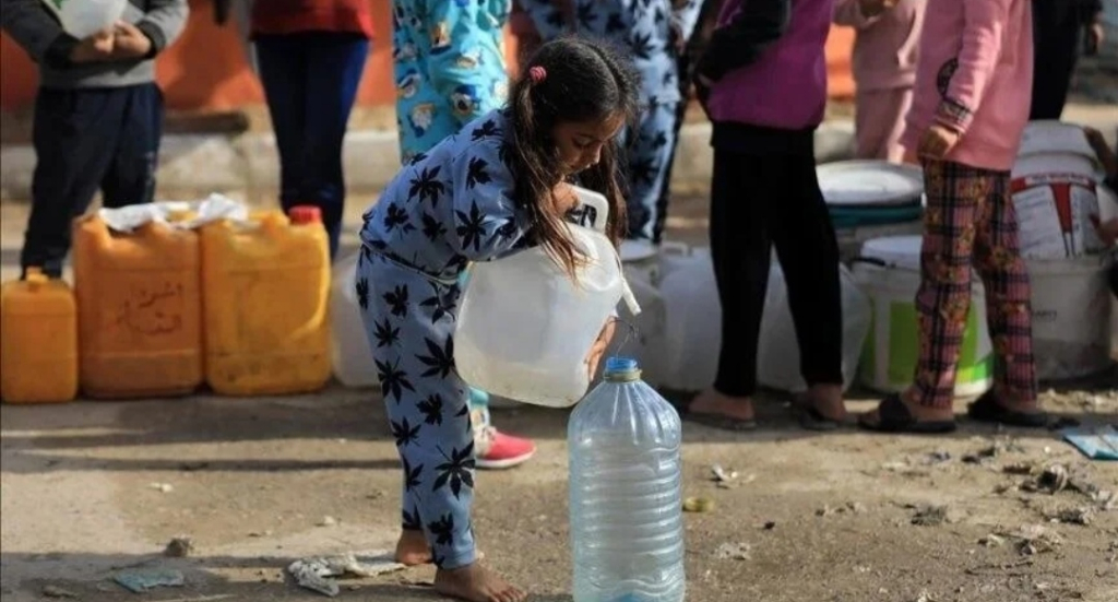 من ملفات الحرب.. مليونا غزي يبحثون عن شربة ماء