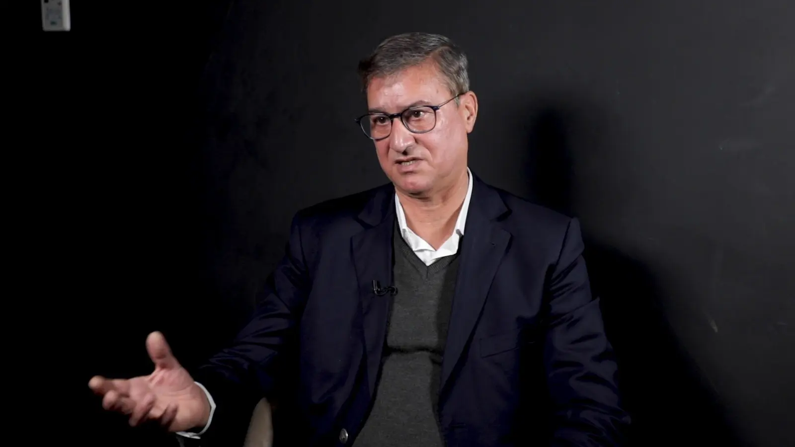 مجاهد ينسحب من نقابة الصحافة وينتقد “العبث” والخروقات القانونية
